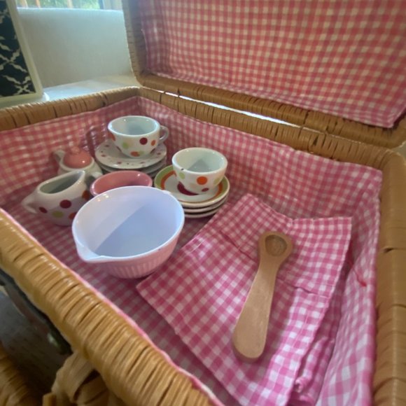 Pink Tea Set - Picture 2 of 3